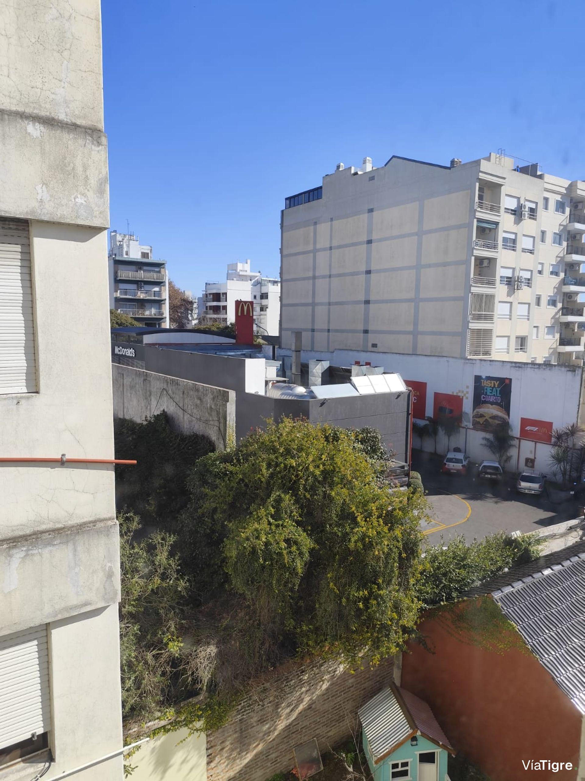 Venta Dos Amb. Olivos Con Cochera, Luminoso