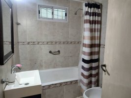 Venta casa 4 ambientes coche jardín pileta Olivos