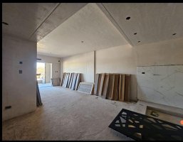 Sale of 3-room Apartment with Amenities, Garage, Florida, Dec 25