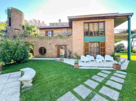 Don Torcuato House 8 Rooms Lot 2245 square meters