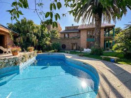Don Torcuato House 8 Rooms Lot 2245 square meters