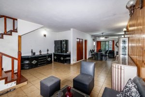 House for Sale – 6 Rooms, Garden, Pool, Garage – Boulogne