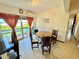 Sale: 4-room apartment in Martinez with garage