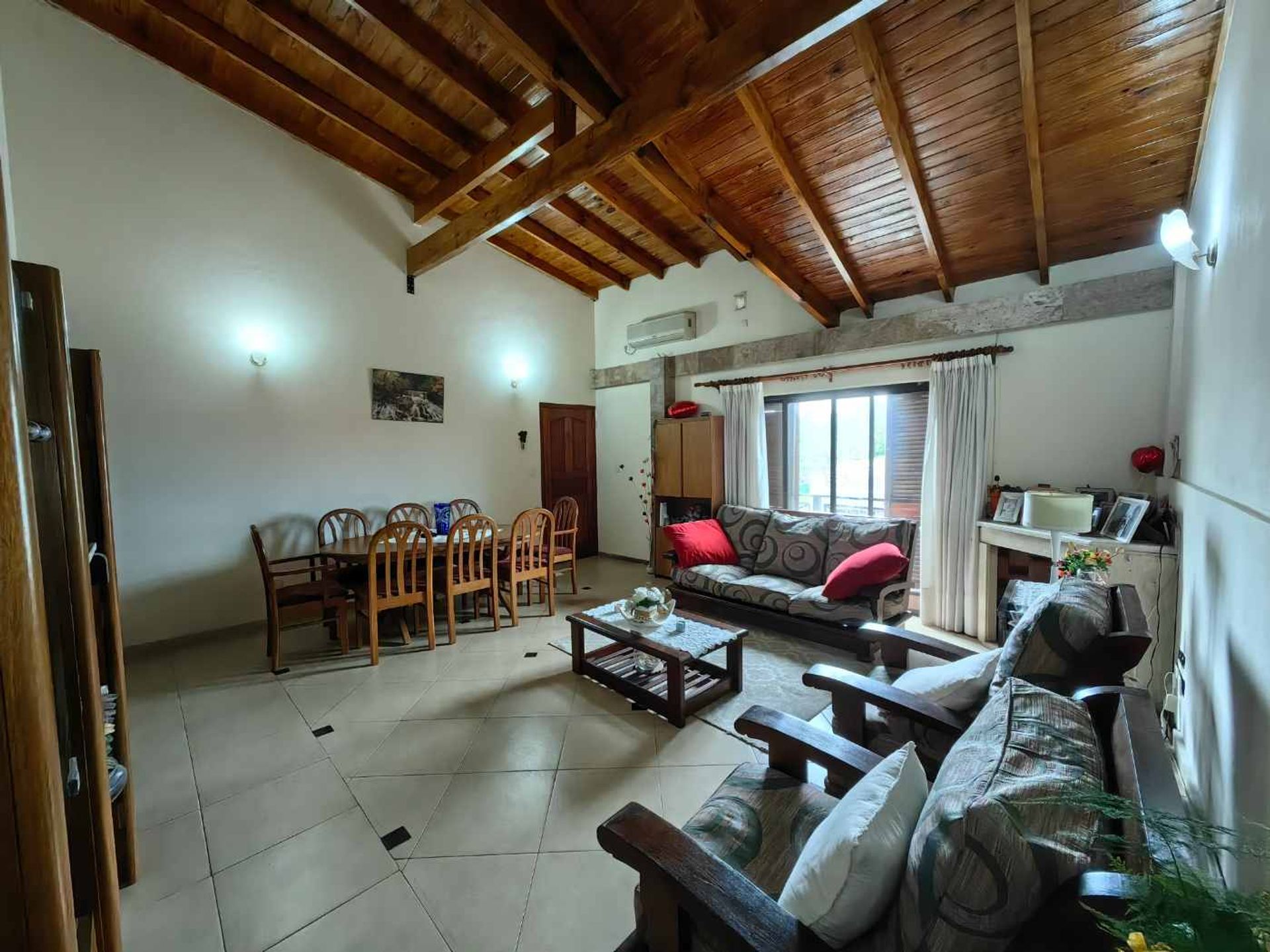 Four-room Apartment with Ground Floor Commercial Space
