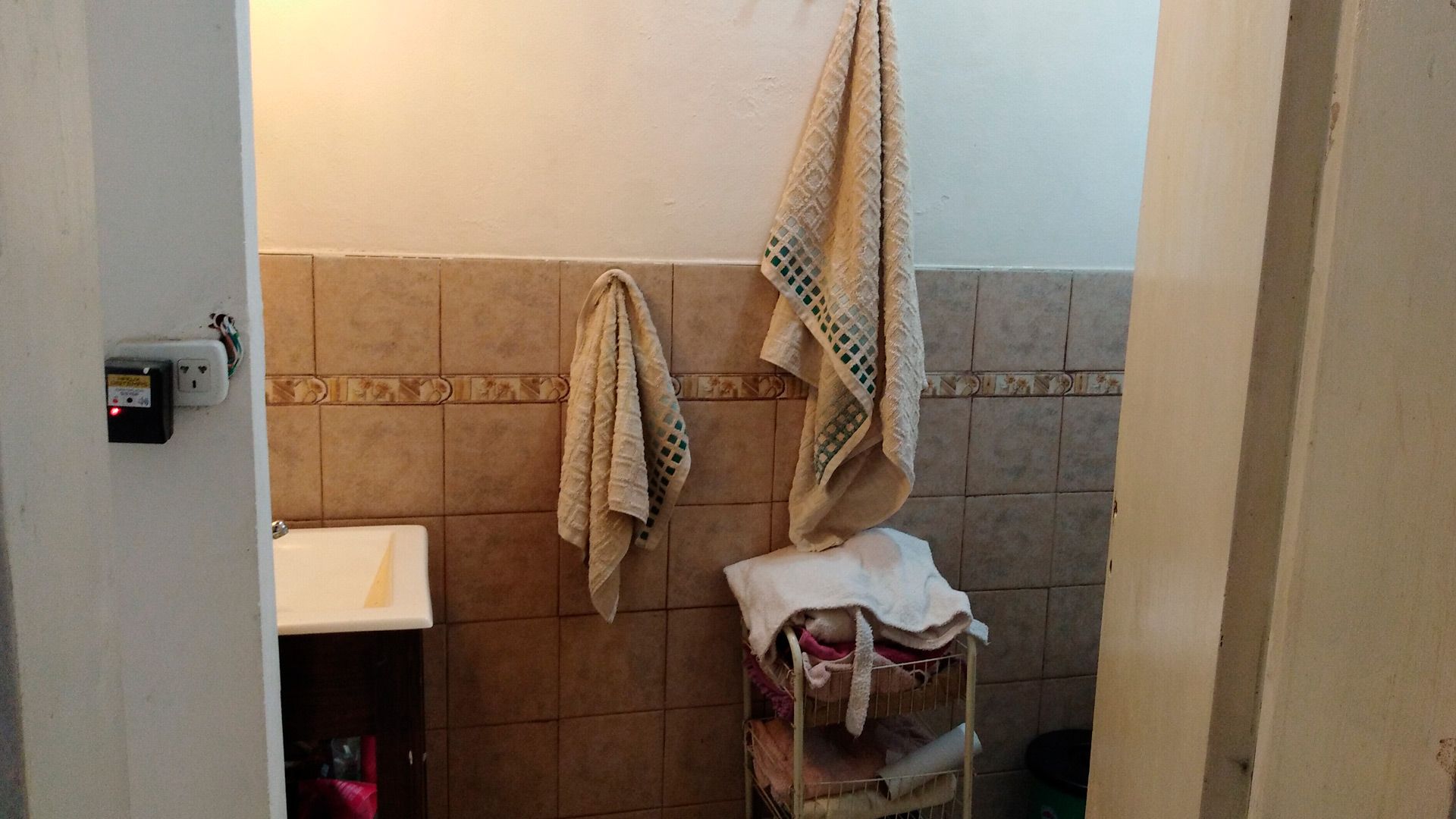 VENTA 2 CASA + MONOAMBIENTE en LOTE PROPIO