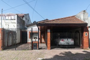 Venta Casa 4 Amb Con Pileta Y Garage