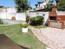 Venta Casa 4 Amb Con Pileta Y Garage
