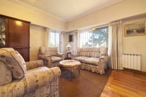 House Martinez-Luis Saenz Pena 2700-5 Rooms for Sale