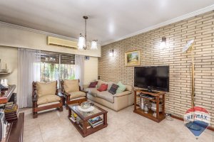 Casa venta en Don Torcuato con jardin y quincho