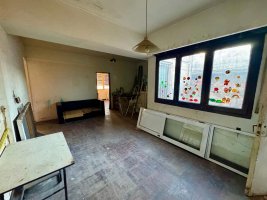 4-room apartment with patio, to be refurbished, Seller Lopez