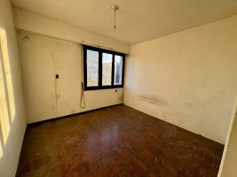 4-room apartment with patio, to be refurbished, Seller Lopez