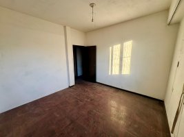 4-room apartment with patio, to be refurbished, Seller Lopez
