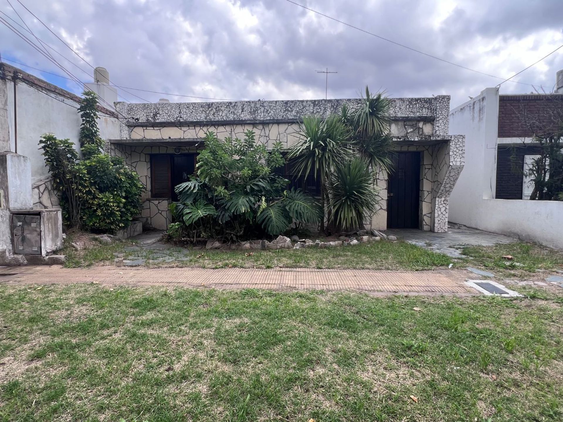 House for sale in Munro, to be renovated, with own lot