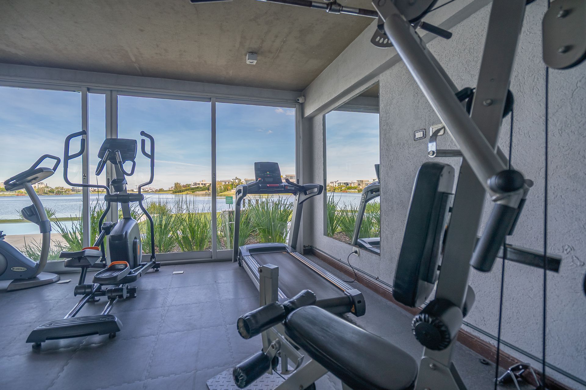 Departamento 4 amb con 2 cocheras Golf Nordelta