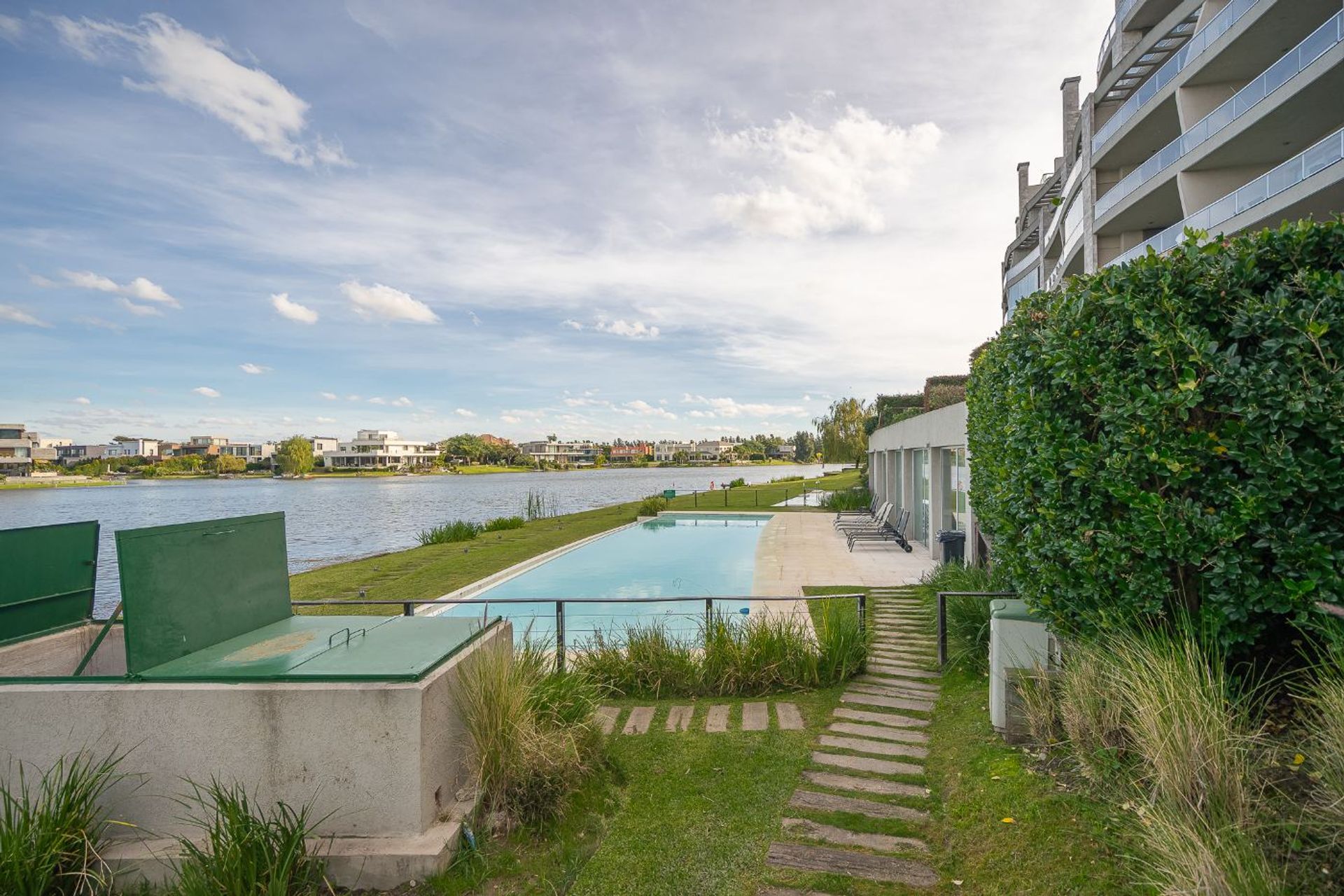 Departamento 4 amb con 2 cocheras Golf Nordelta