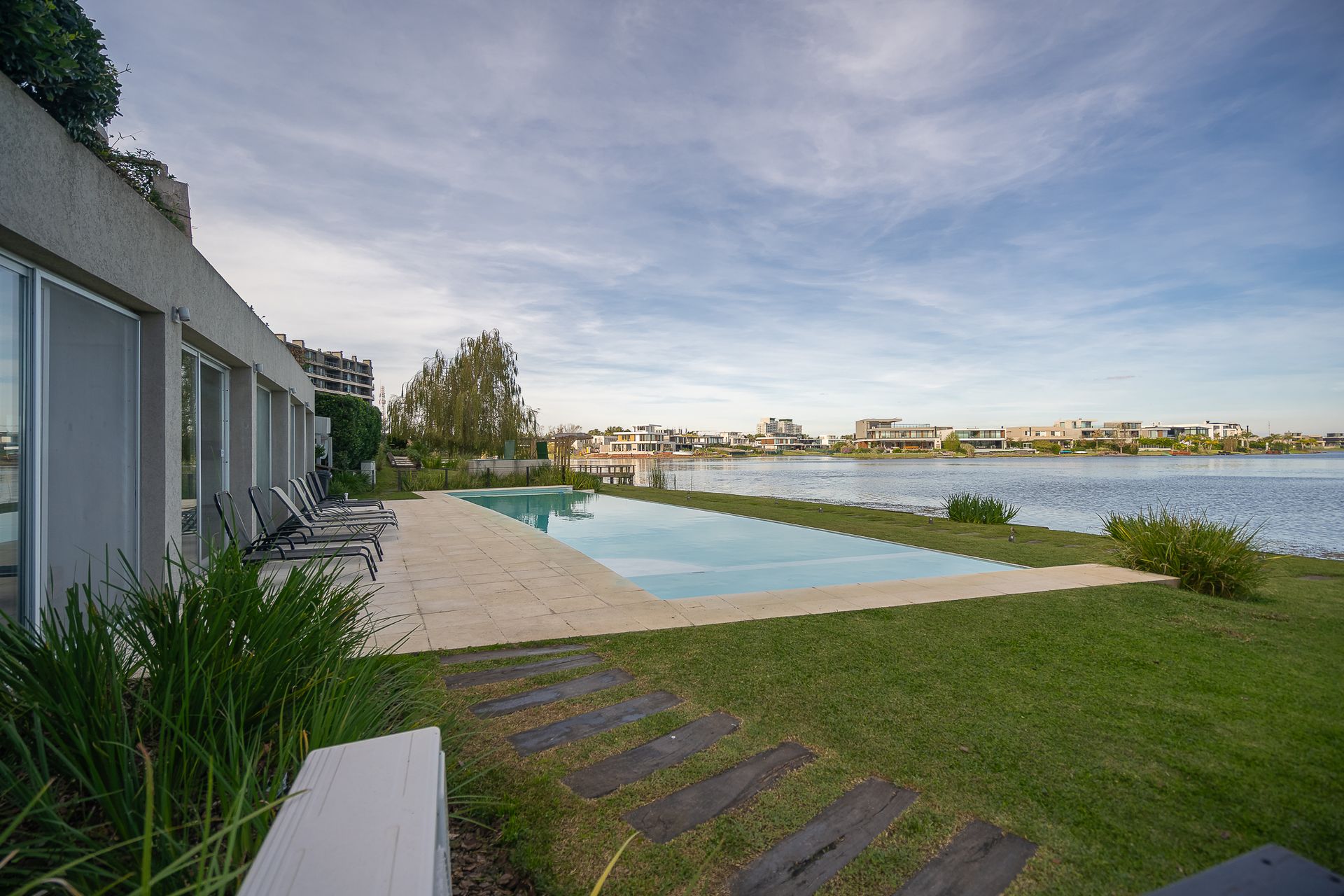 Departamento 4 amb con 2 cocheras Golf Nordelta