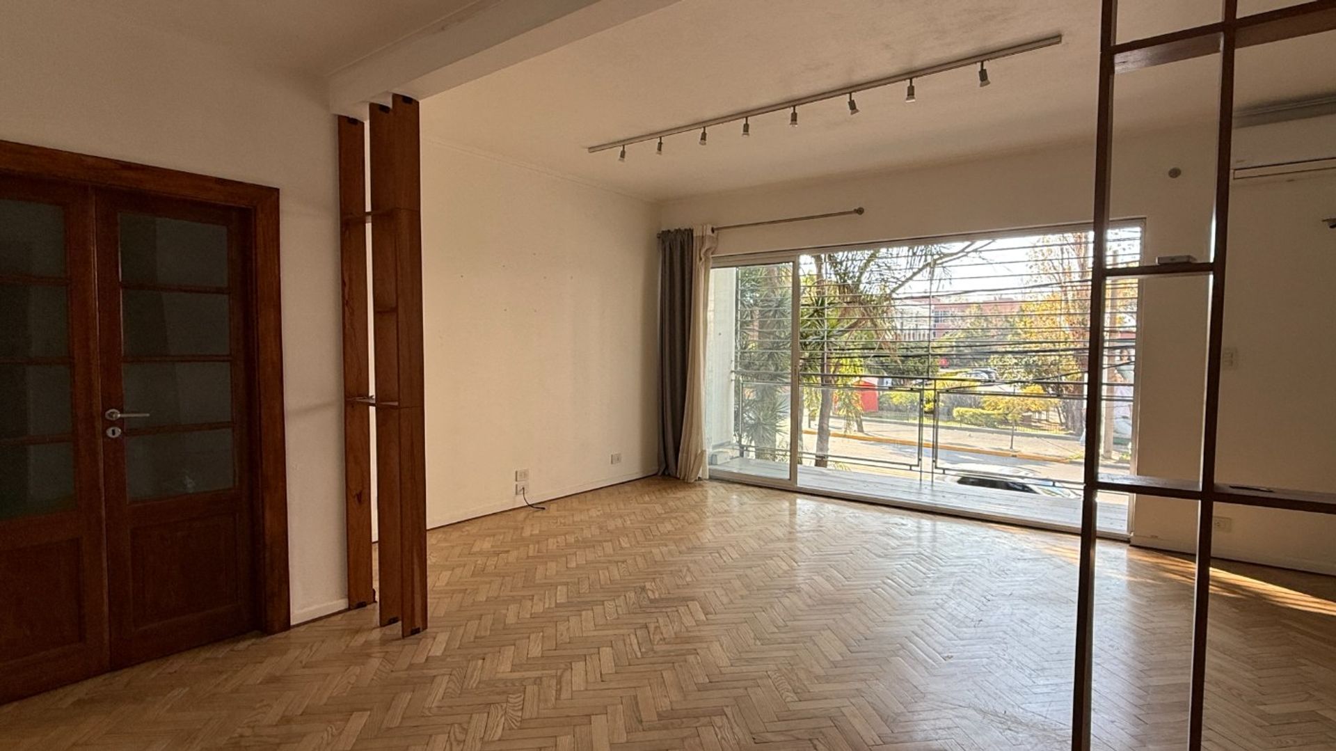4-room apartment with balcony, carport with storage, Olivos