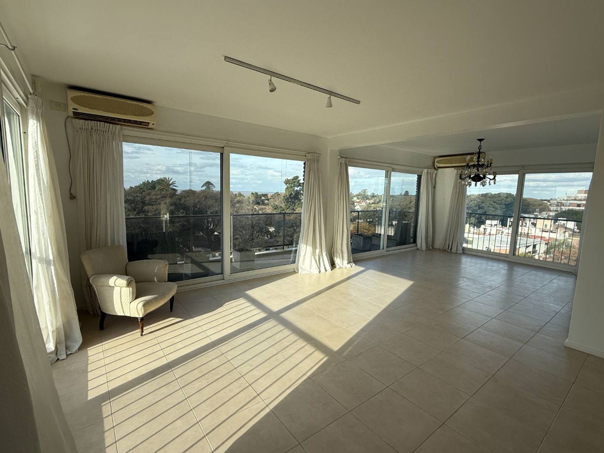 Depto venta S. Isidro, 3/4 amb., Cochera, Vista