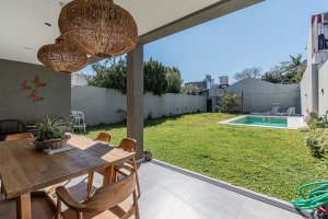 4-room house for sale in Olivos with pool, parking, garage