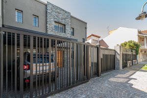 4-room house for sale in Olivos with pool, parking, garage
