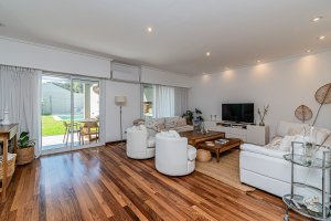 4-room house for sale in Olivos with pool, parking, garage
