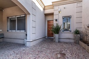 Venta Casa 3 amb en Olivos con pileta y parrilla