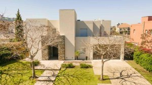 Venta Casa Estilo Moderna Al Lago El Golf Nordelta