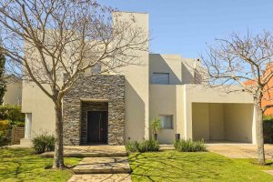 Venta Casa Estilo Moderna Al Lago El Golf Nordelta