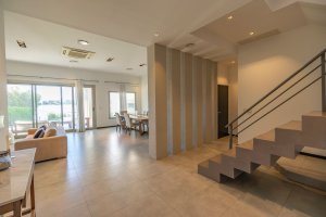 Venta Casa Estilo Moderna Al Lago El Golf Nordelta
