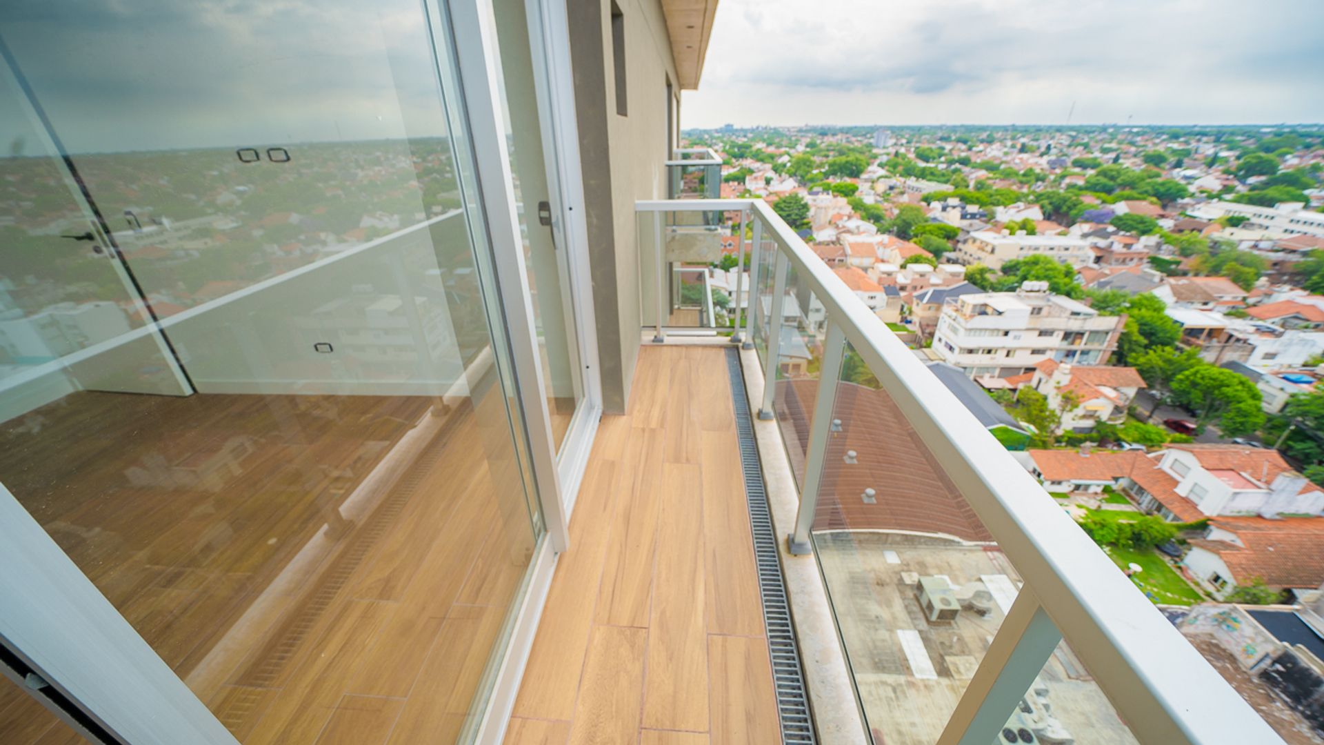 Venta departamento piso alto La Lucila