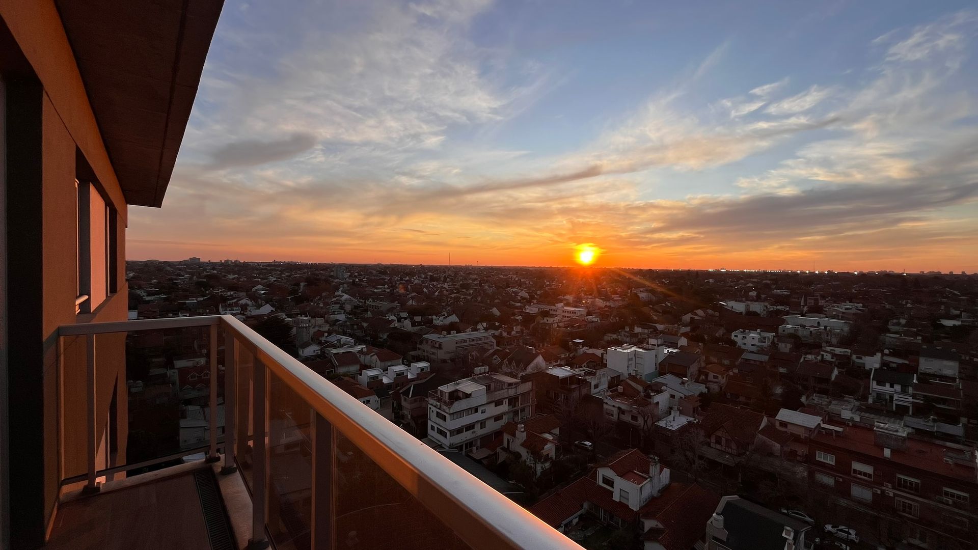 Venta departamento piso alto La Lucila