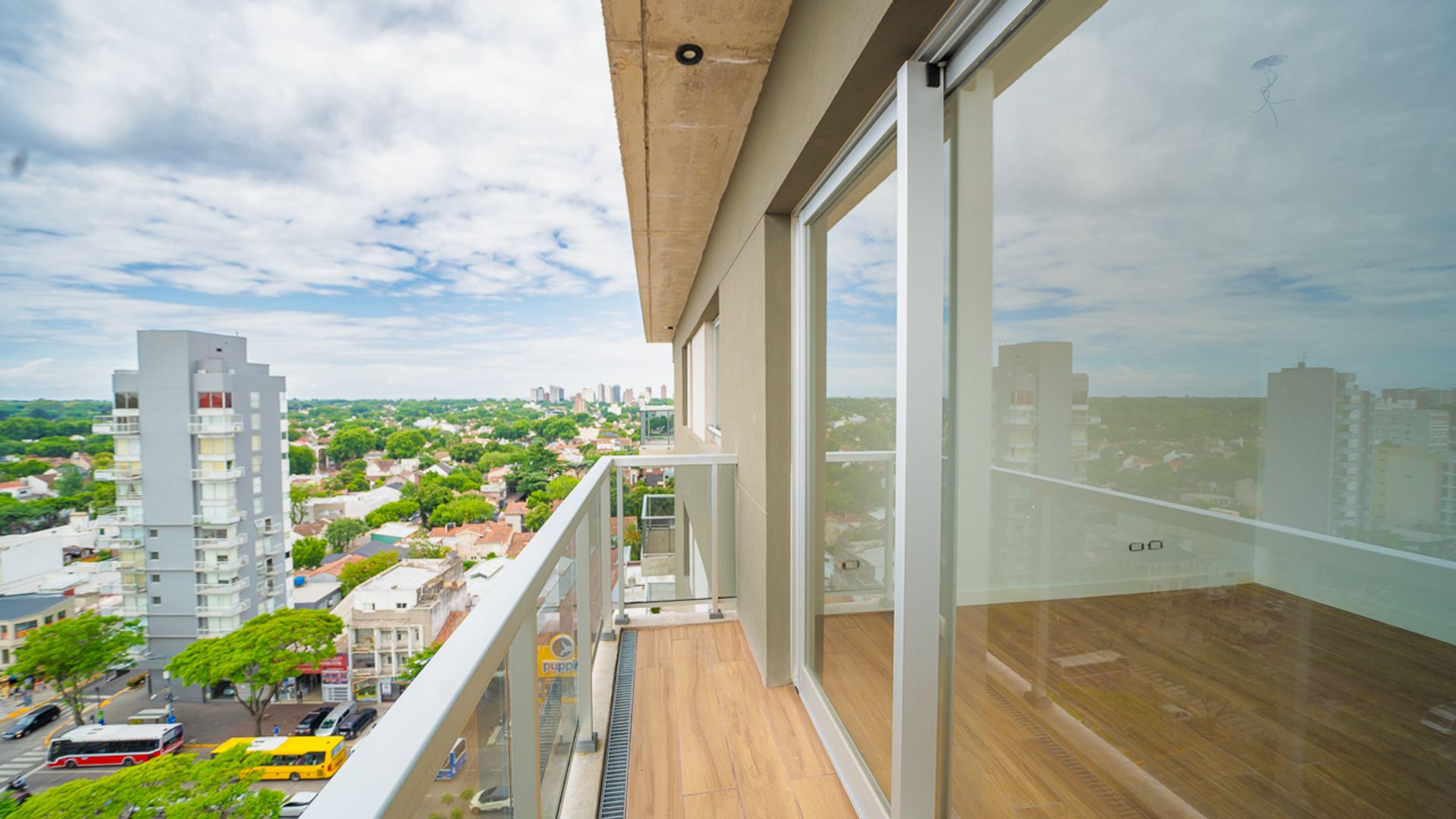 Venta departamento piso alto La Lucila
