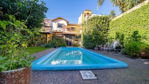5-Room House for Sale in Beccar, Pool, Credit Available