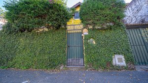 5-Room House for Sale in Beccar, Pool, Credit Available
