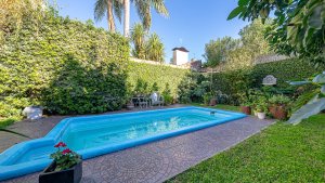 5-Room House for Sale in Beccar, Pool, Credit Available