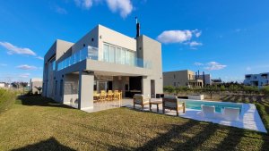 Casa Venta Nordelta Barrio Carpinchos Con Pileta