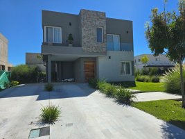Casa Venta Nordelta Barrio Carpinchos Con Pileta