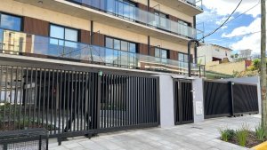 Sale of Two Rooms in Florida, New Garage
