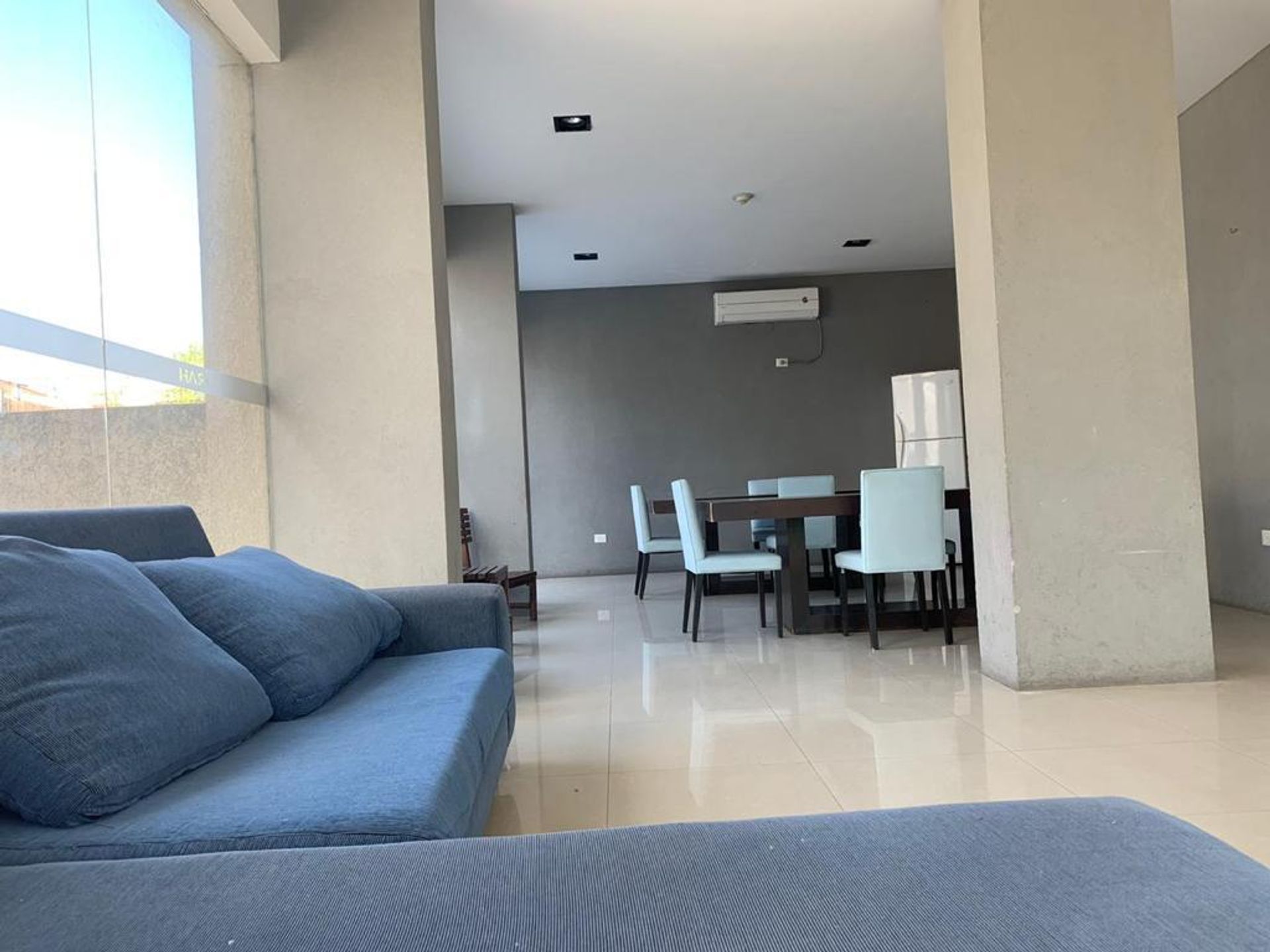 Venta Departamento 3 Amb, Piso Alto Al Rio, 2 Coch