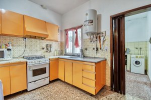 2-Unit Apartment for Sale in Block with Garden, No Maintenance Fees.