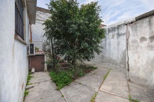 2-Unit Apartment for Sale in Block with Garden, No Maintenance Fees.