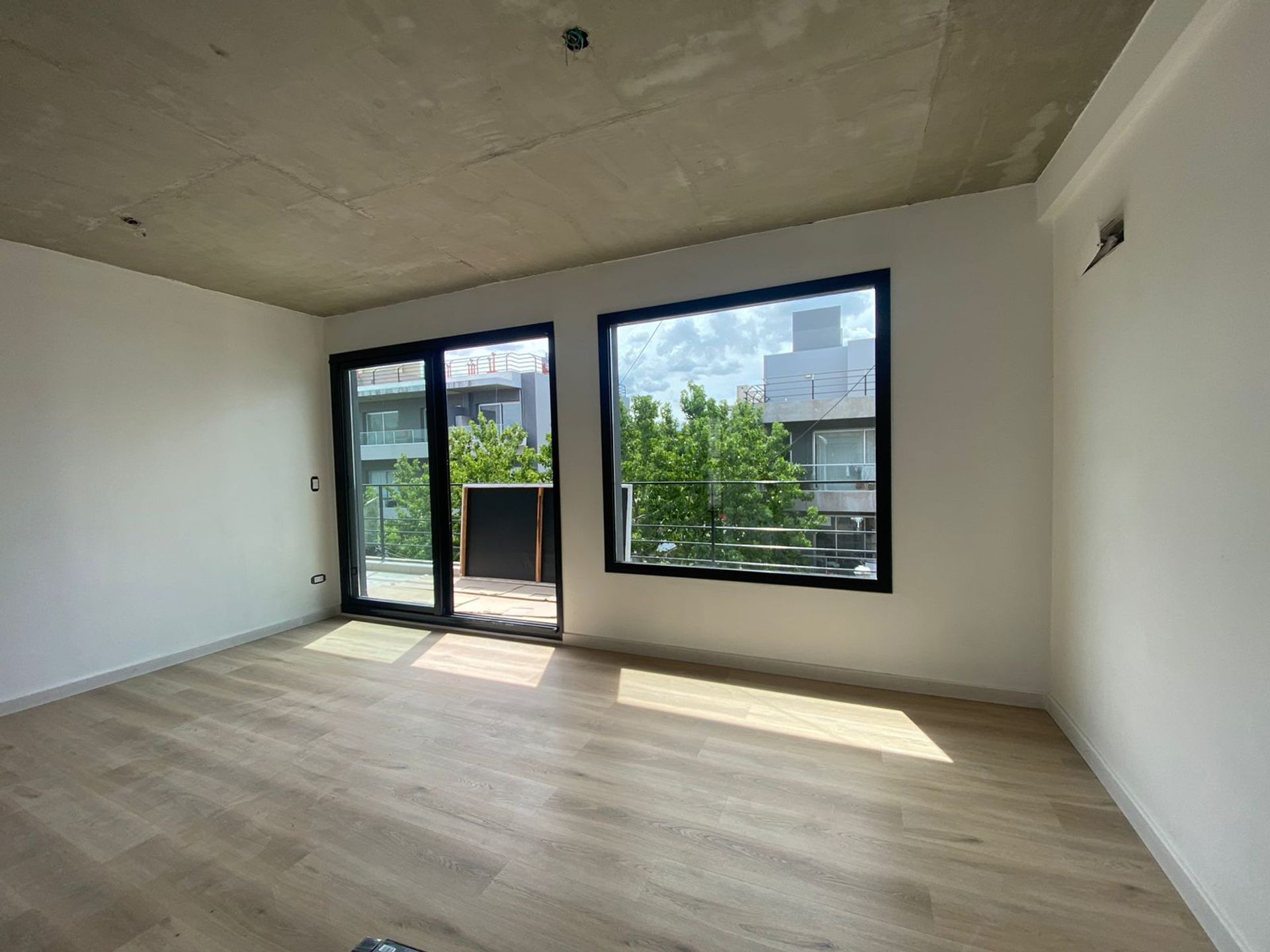 Departamento 2 Amb Venta Victoria Balcon Cochera