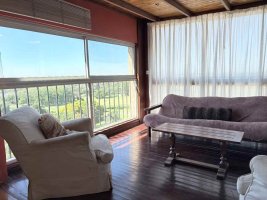 5-room apartment for sale in Acassuso with two parking spaces