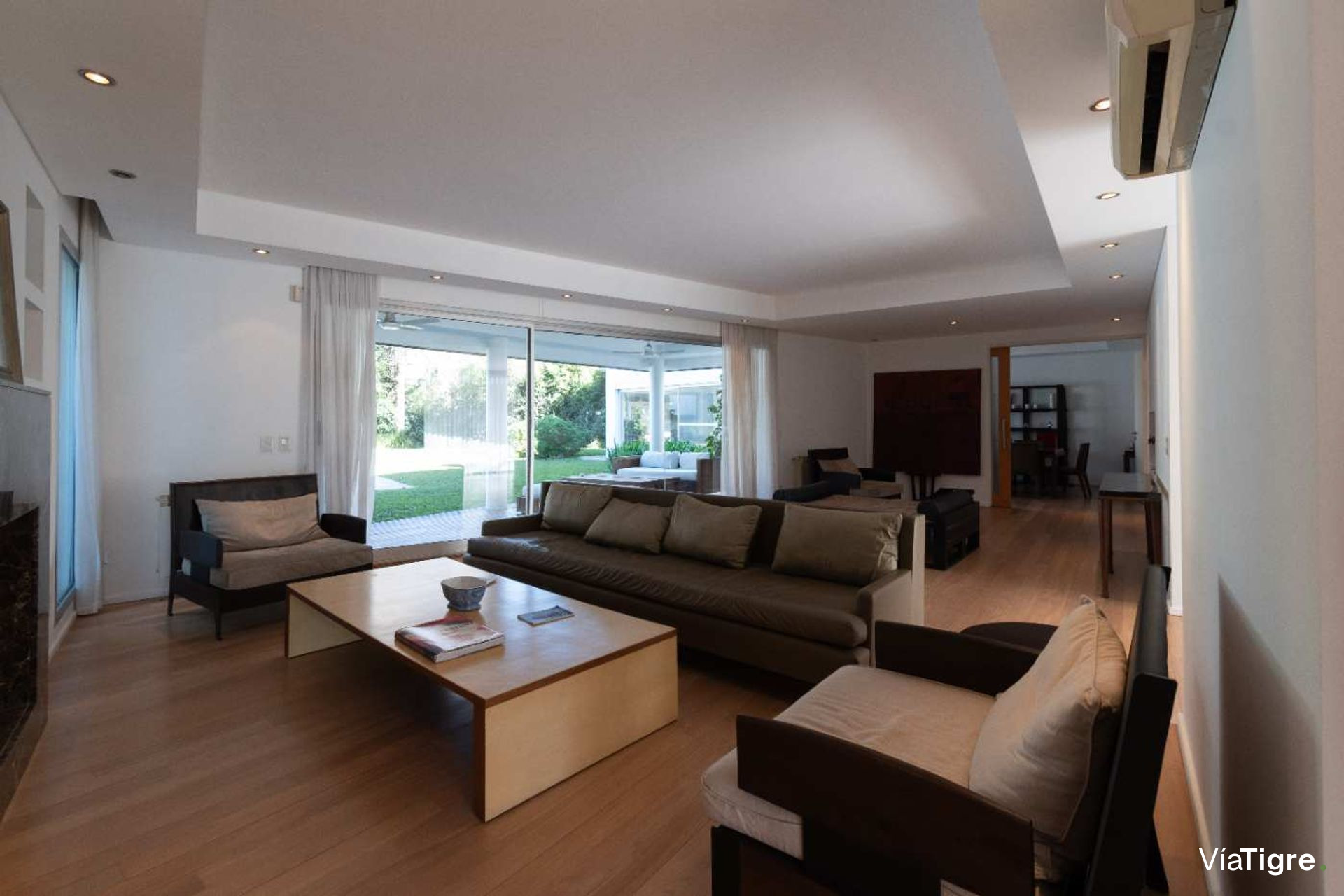 Vende casa Lomas de San Isidro 1928m 5 dorm pileta