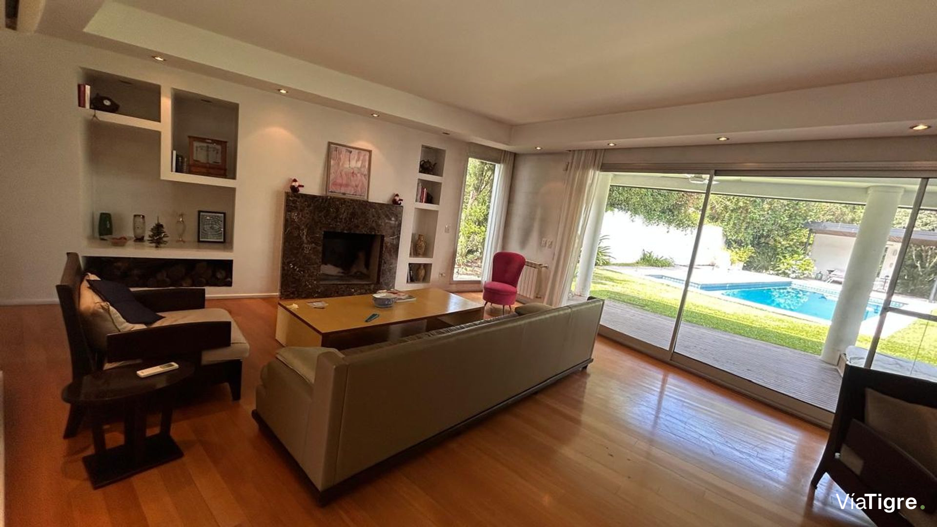 Vende casa Lomas de San Isidro 1928m 5 dorm pileta