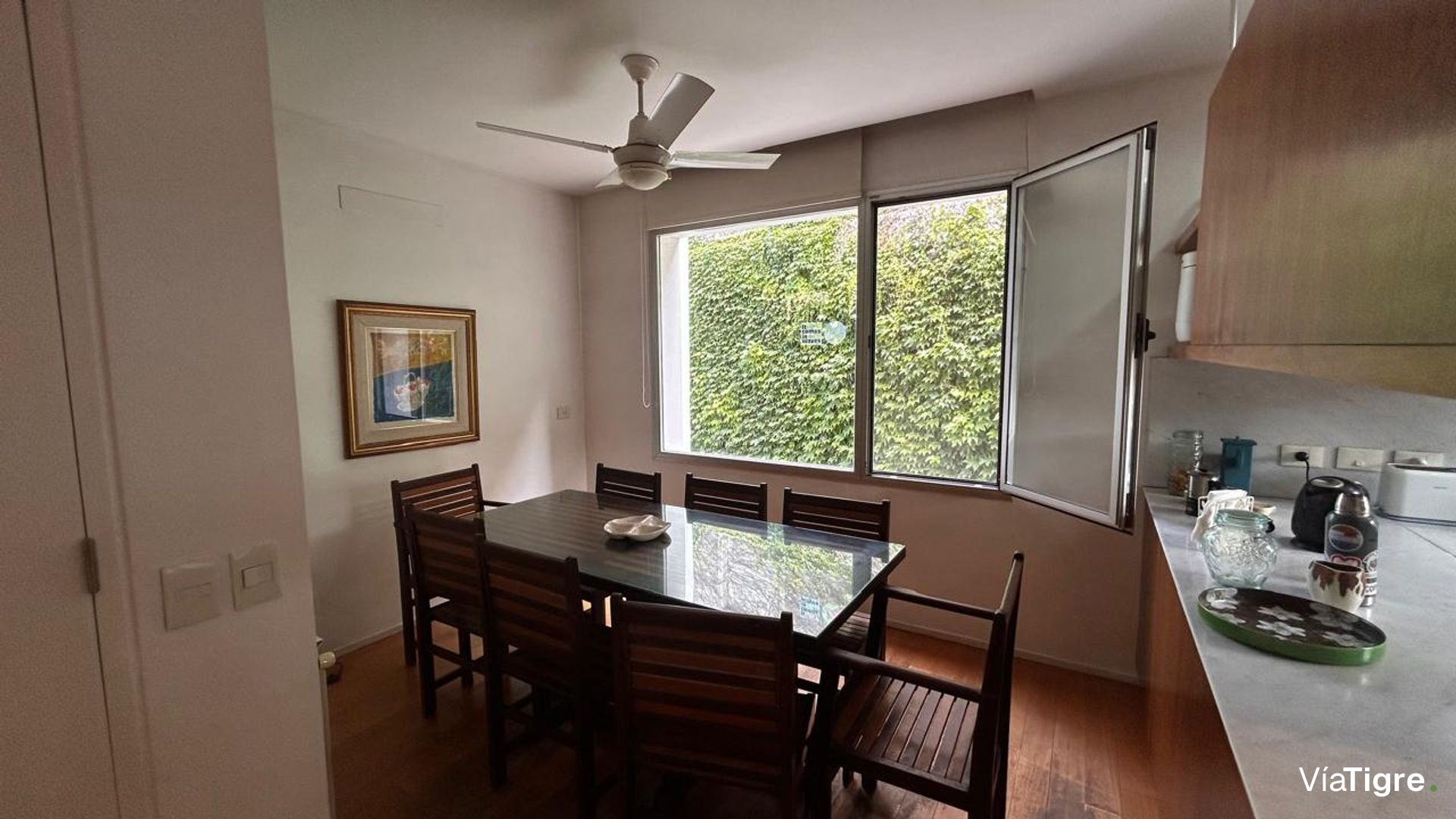 Vende casa Lomas de San Isidro 1928m 5 dorm pileta