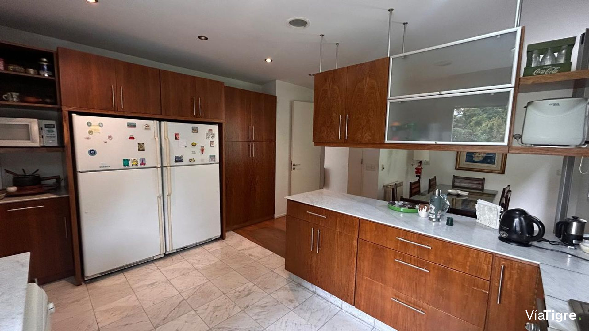 Vende casa Lomas de San Isidro 1928m 5 dorm pileta
