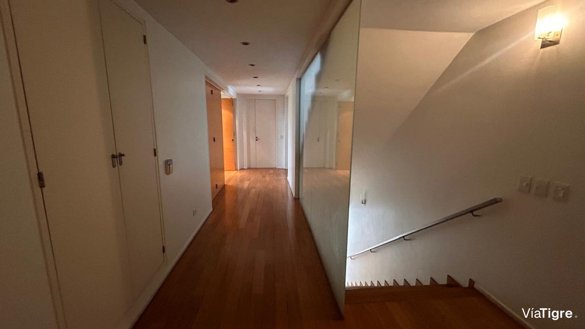 Vende casa Lomas de San Isidro 1928m 5 dorm pileta