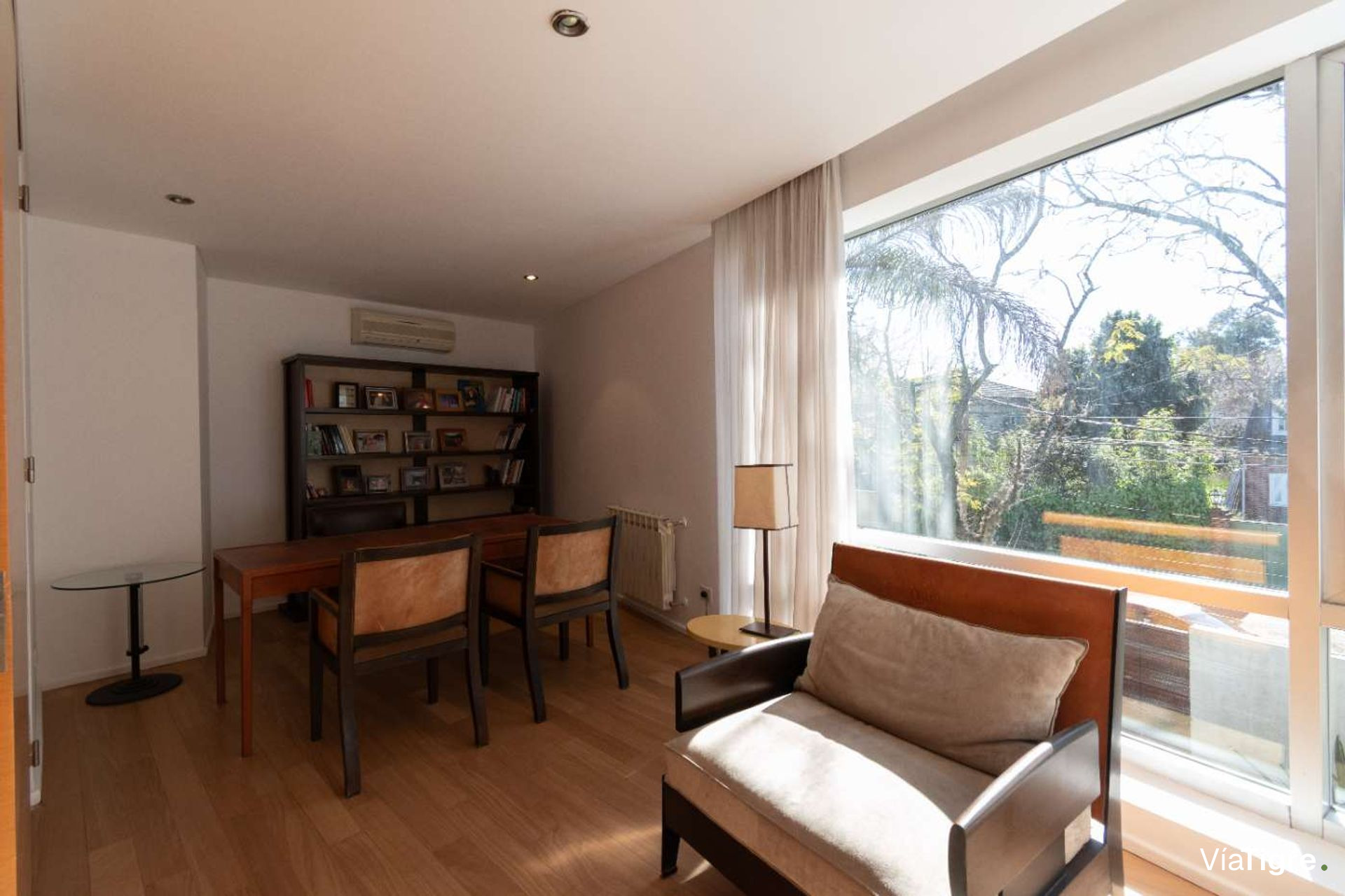 Vende casa Lomas de San Isidro 1928m 5 dorm pileta