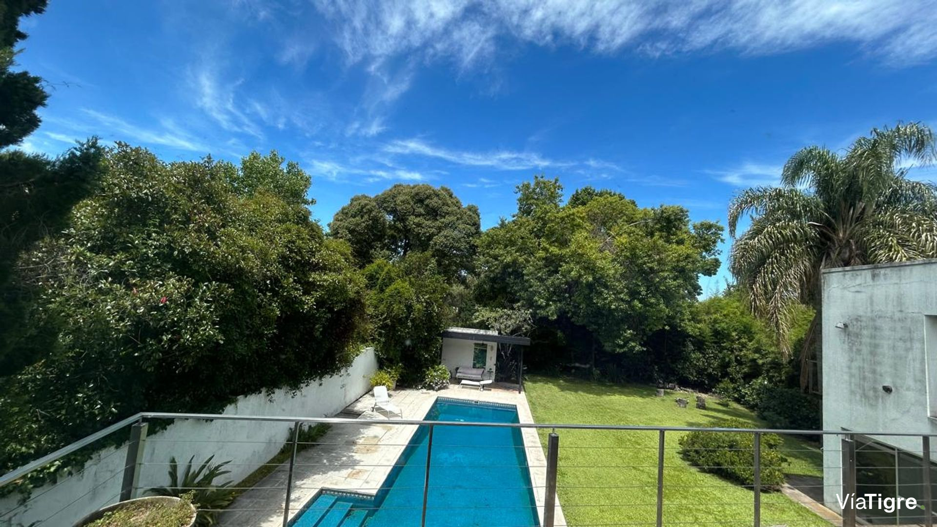 Vende casa Lomas de San Isidro 1928m 5 dorm pileta